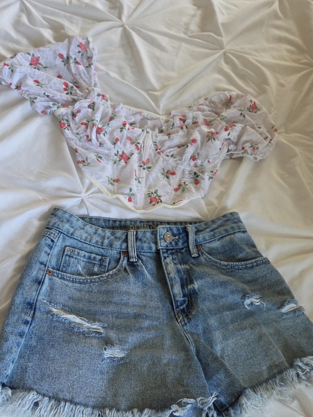 Floral Off-Shoulder Ruffle Crop Top - White/Pink